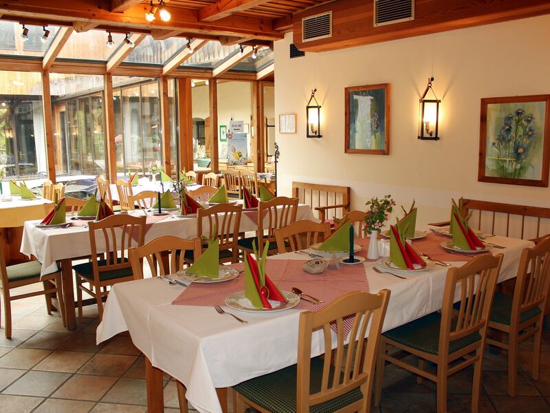 Datei:SH Wintergarten Innenhof Ostern8.jpg