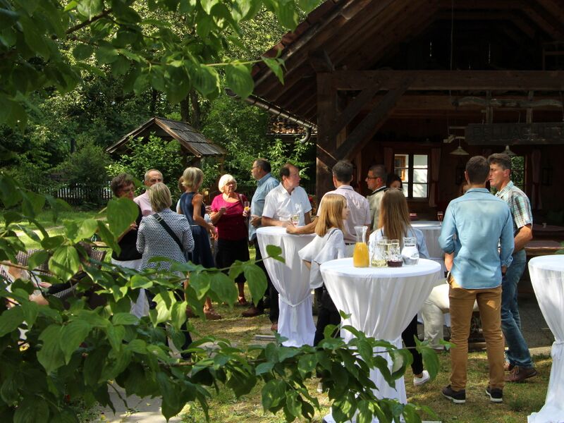 Datei:SH Aperitiv bei Pfluaghittn.JPG