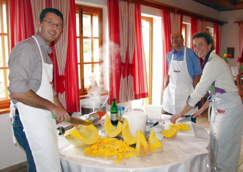 Datei:SD Kürbissuppe kochen.jpg