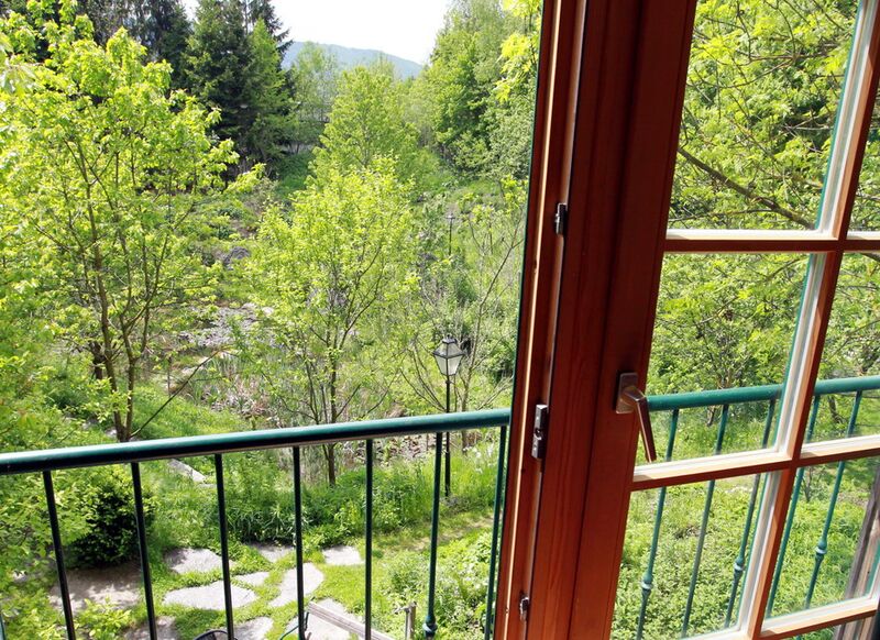 Datei:SH-Blick Südgarten v101.jpg