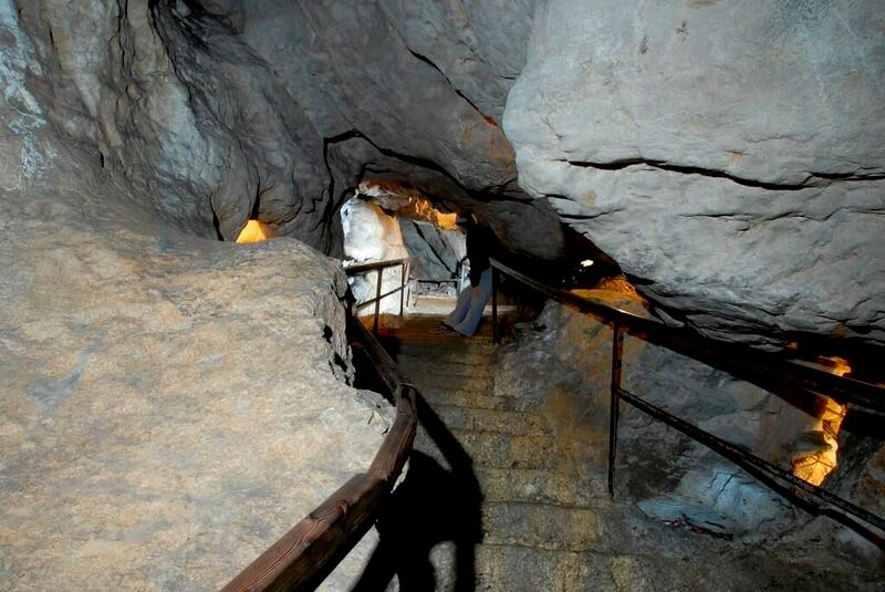 Datei:Nixhöhle Aufgang innen.jpg