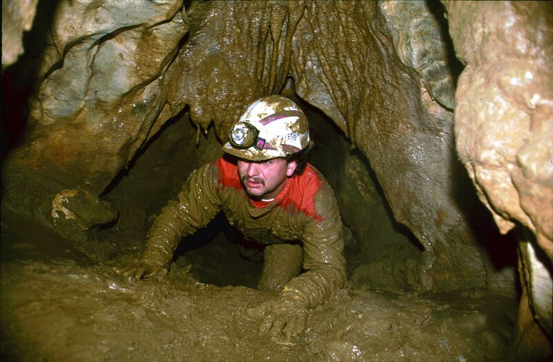 Datei:Höhlen forschen.jpg