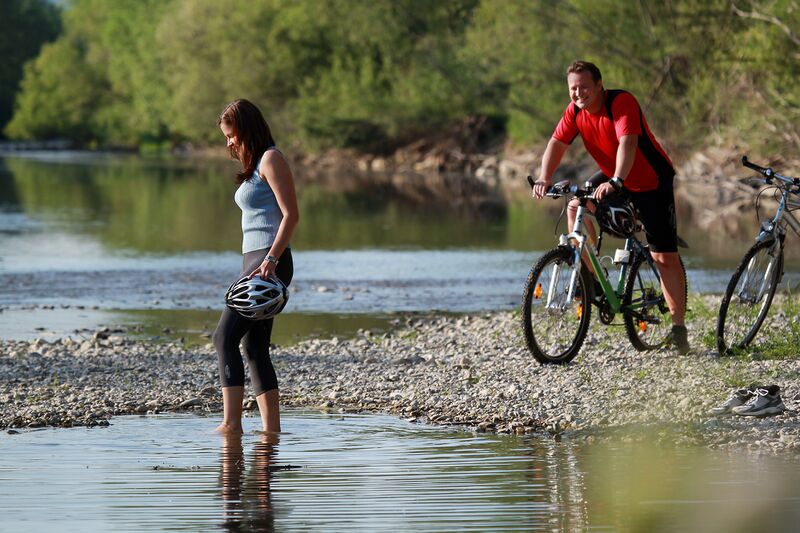 Datei:Radlerrast an der Traisen.jpg