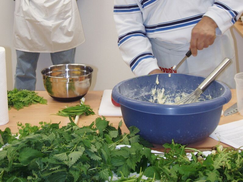 Datei:SNH-Wildkräuterkochen 2.jpg