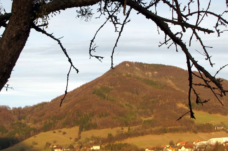 Datei:Gaisbühel Spätwinter.jpg