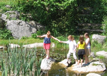 Kinder beim Biotop