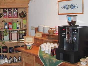 Kaffee-Automat beim Frühstücksbuffet