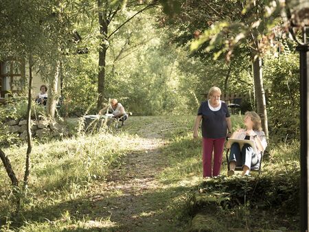 Malkurs in den Steisnchaler Gärten beim Teich