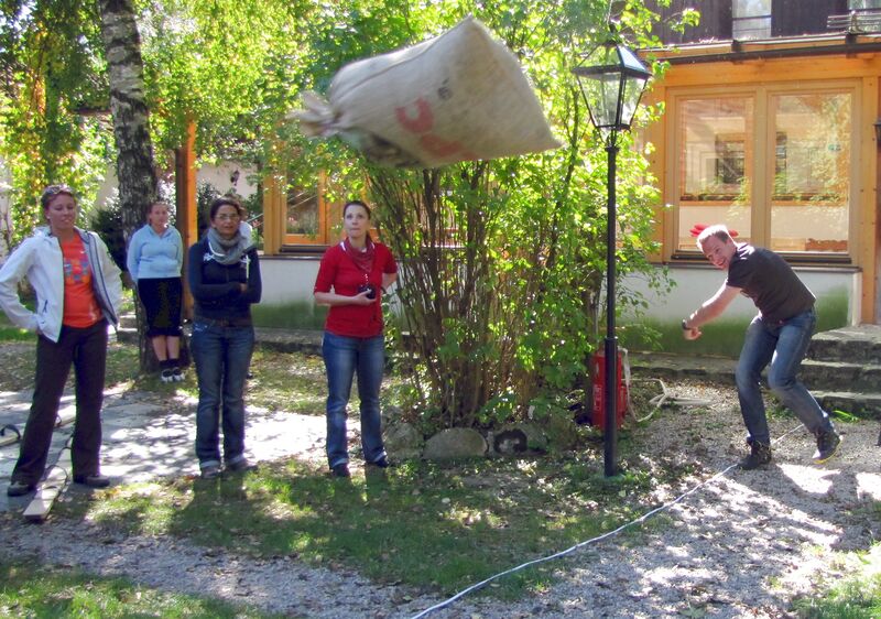 Datei:ALMO Heupinkelwerfen.jpg