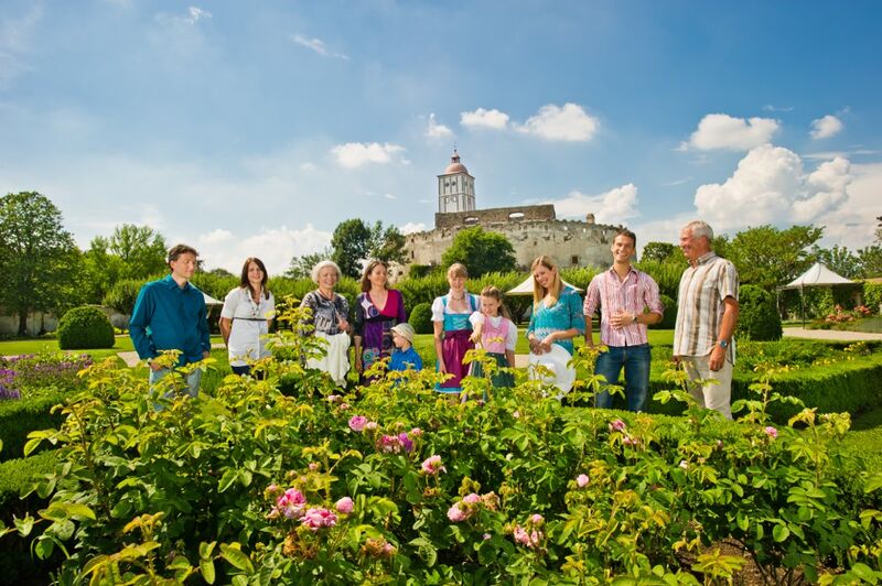 Datei:Schallaburg Familienausflug.jpg