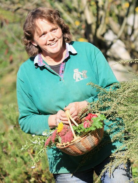 Datei:Frieda mit Körberl.jpg