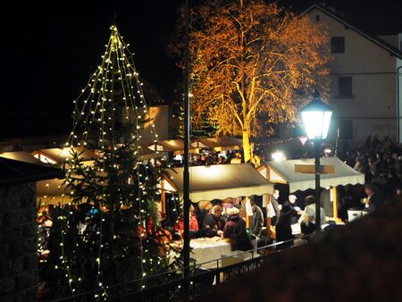 Adventmarkt in Frankenfels am Kirchenplatz