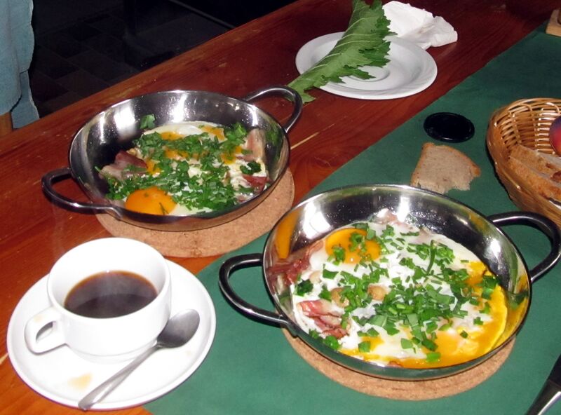 Datei:EST Frühstück.jpg