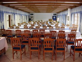 SH Saal König Schul-Klasse.jpg